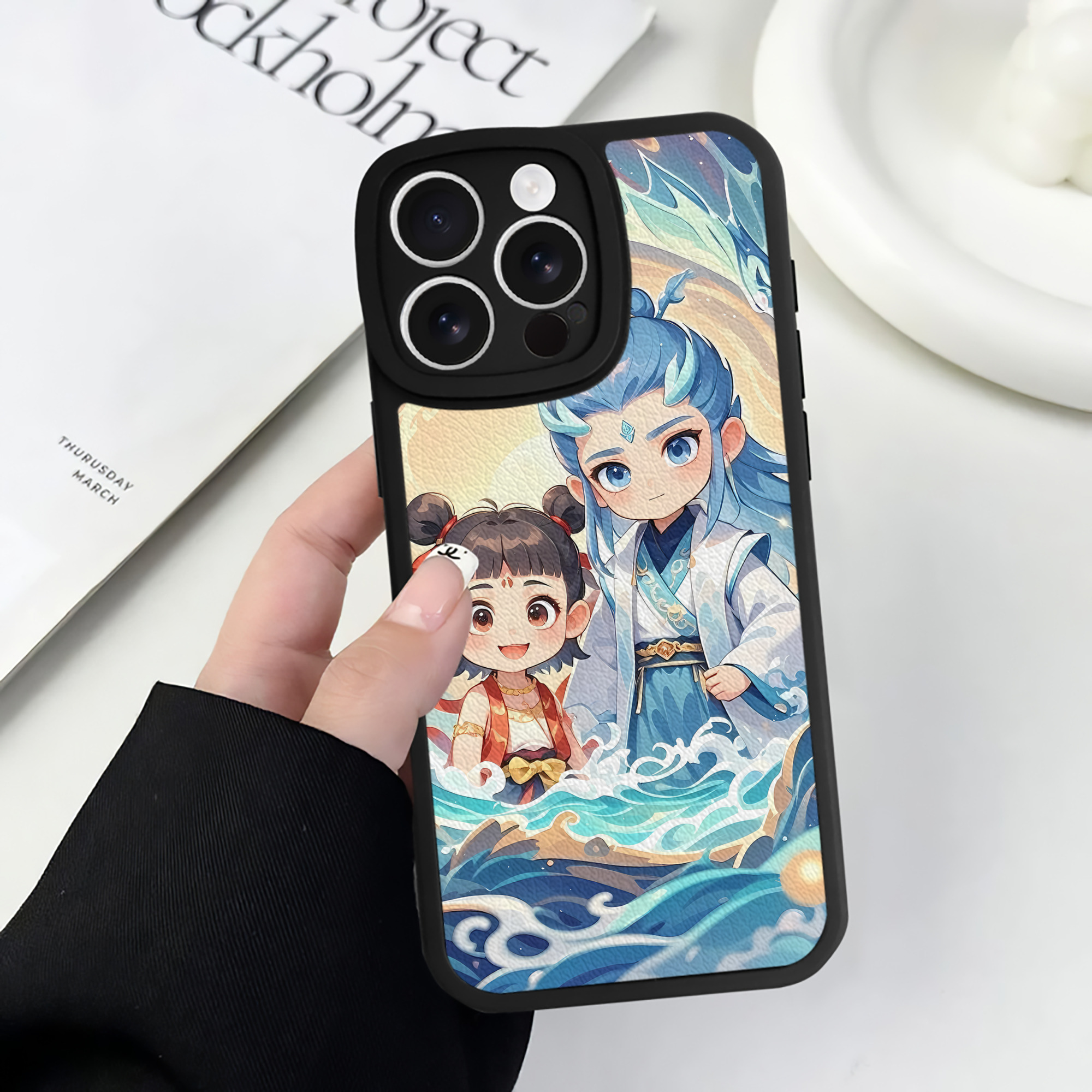 （画像用） Ne Zha 2 ナタ 魔童の大暴れ 【iPhone 16シリーズ対応】シリコンスマホケース（レザー調） 材質：シリコン
